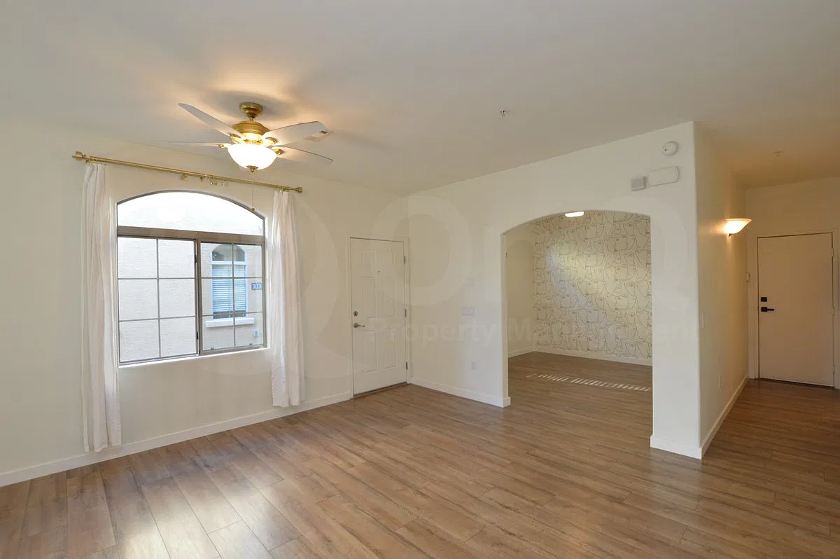 3 bed, 2.0 bath, 1340 sqft, $2,100 — Photo 4