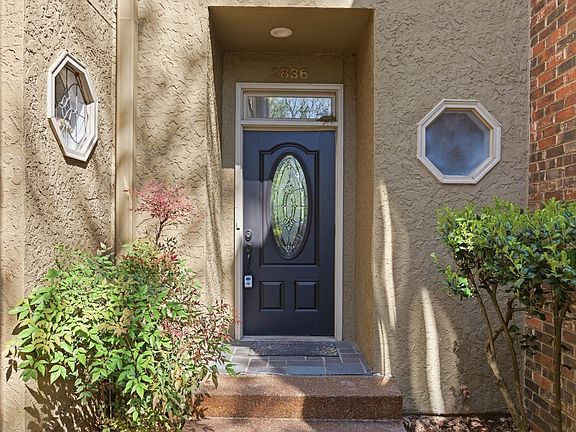 3rd image of 2836 Woodlawn Dr