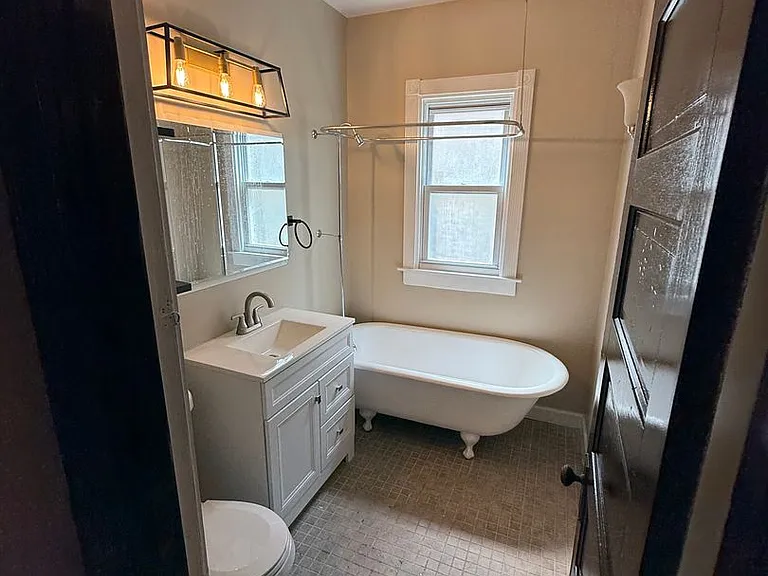 260-262 Oxford St — Photo 17