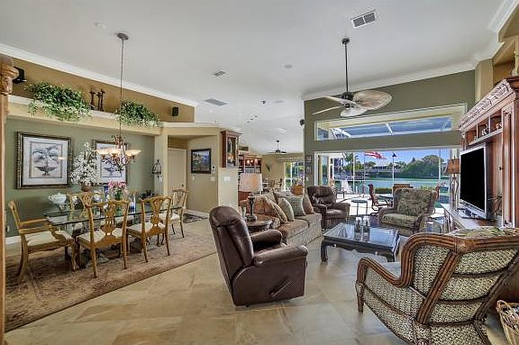 4th image of 625 Blackmore Ct