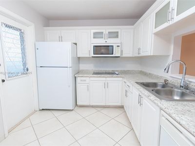 218 NE 12th Ave APT 502, Hallandale, FL, 33009