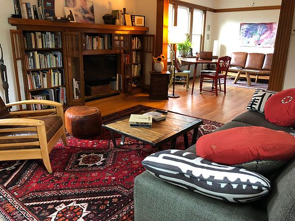 2nd image of 2243 N Hoyne Ave #2