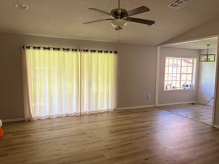 201 Castle Row — Photo 3