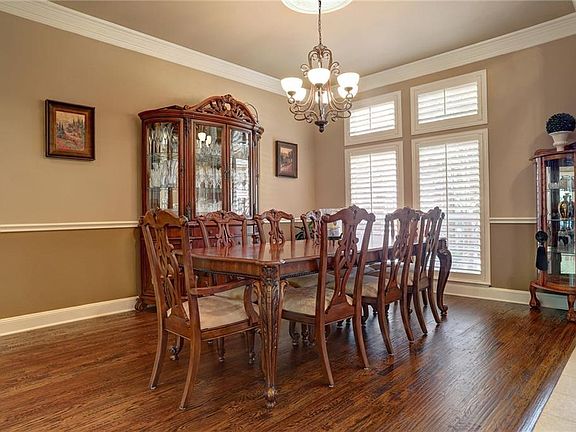 5th image of 5011 Timber Circle Dr