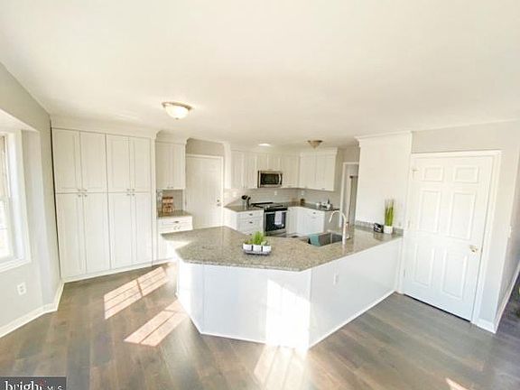 Eat in Kitchen facing into the kitchen