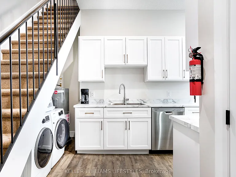 537 Talbot St #4 — Photo 13