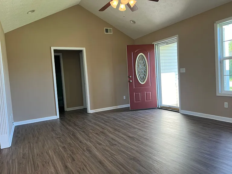 1705 Madison Ct — Photo 4