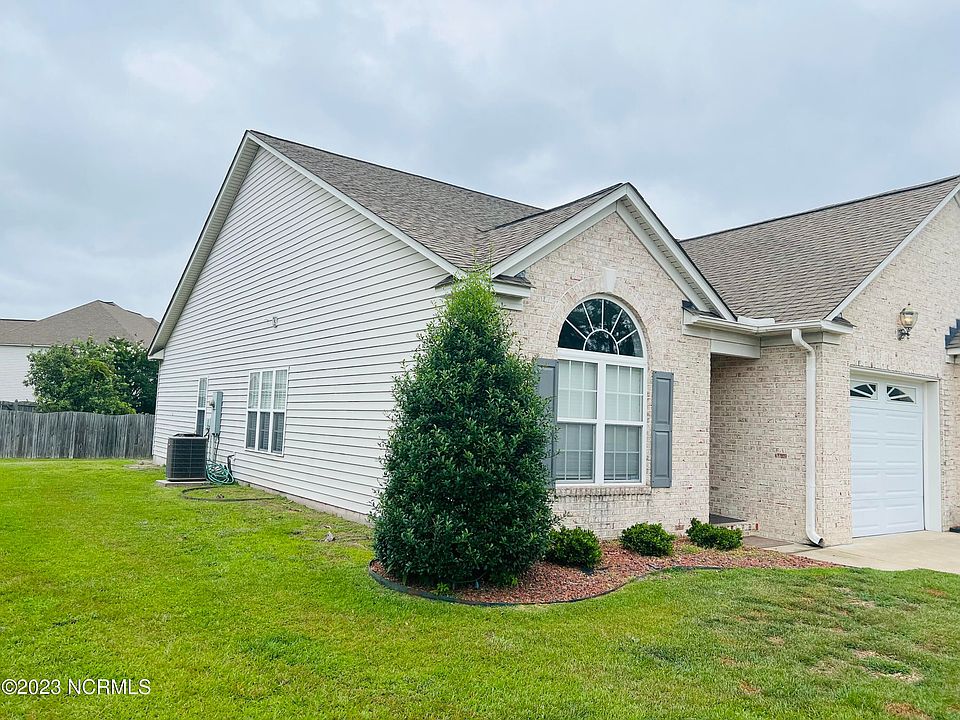2nd image of 2037 Cambria Dr #A
