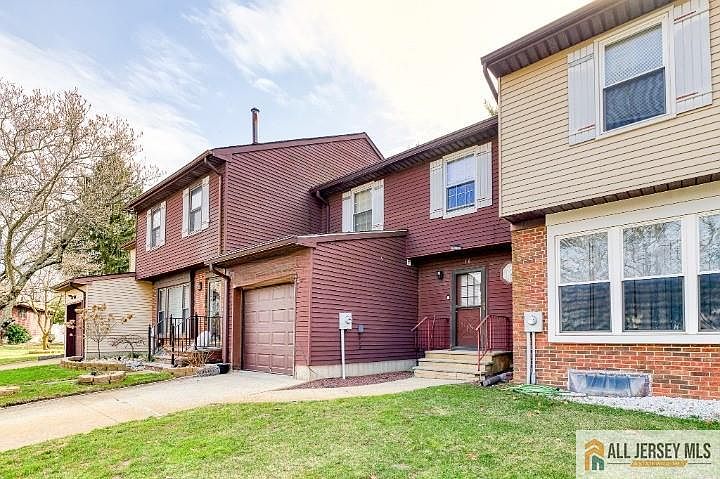 1st image of 16 Pendleton Pl