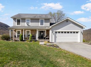 386 Persimmon Dr, Big Stone Gap, VA 24219