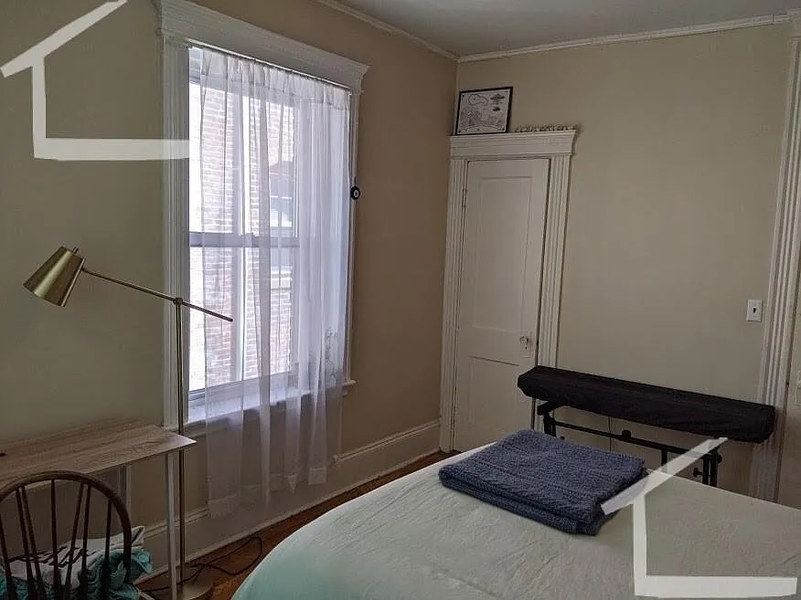 3 bed, 1100 sqft, $4,500 — Photo 3