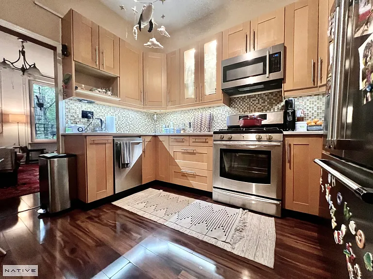 176 Huron St #2 — Photo 3