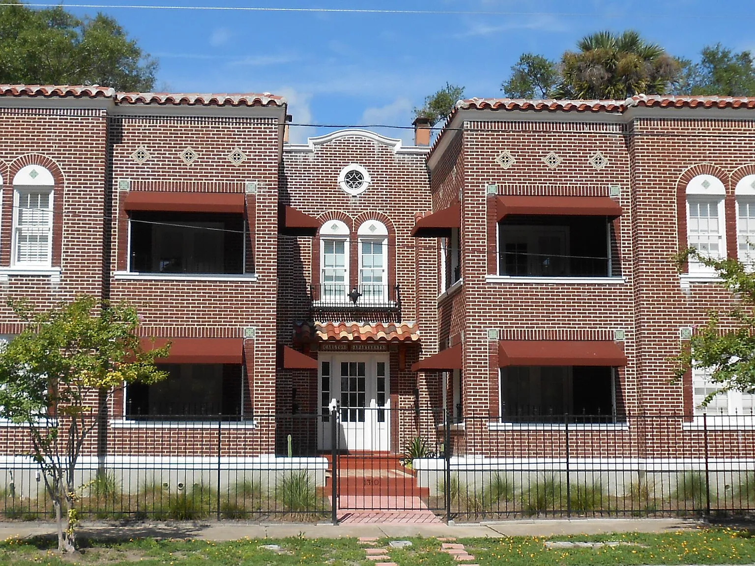 2 bed, 1.0 bath, 1225 sqft, $1,650 — Photo 1