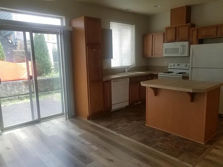 13007 NE 25th St — Photo 16