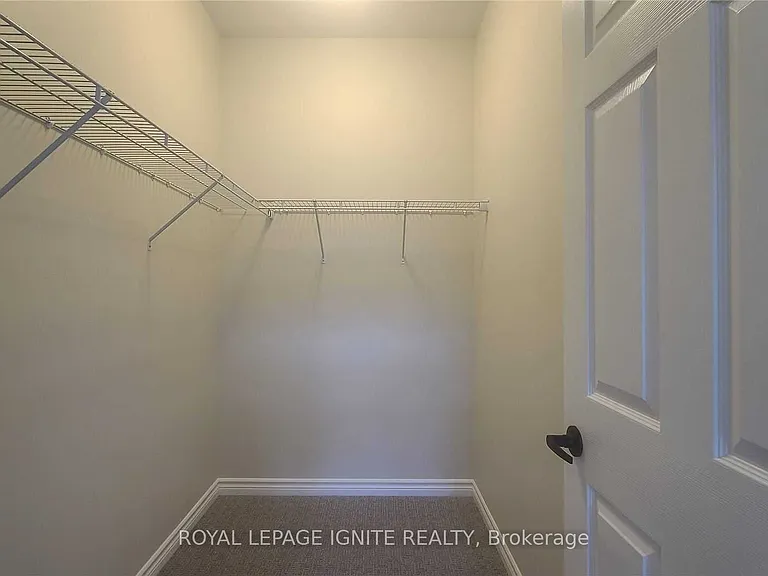 98 Athabaska Dr — Photo 11