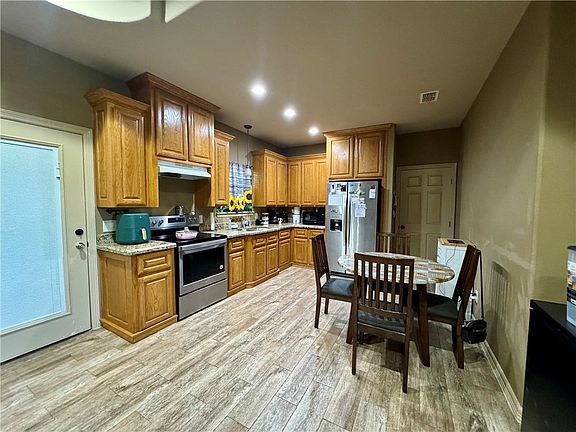 4th image of 1521 Seabreeze St