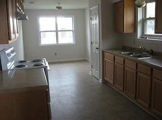 2nd image of 3924 Lyndell Dr