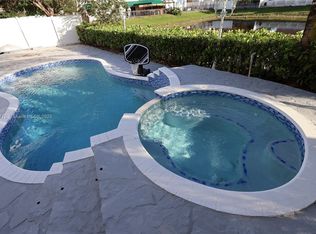 15560 SW 14th St, Miami, FL 33194