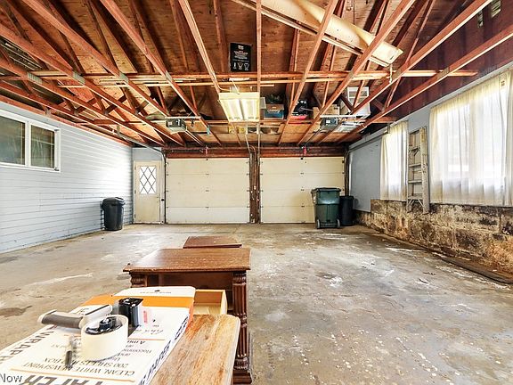 3rd image of 237 W Chestnut St