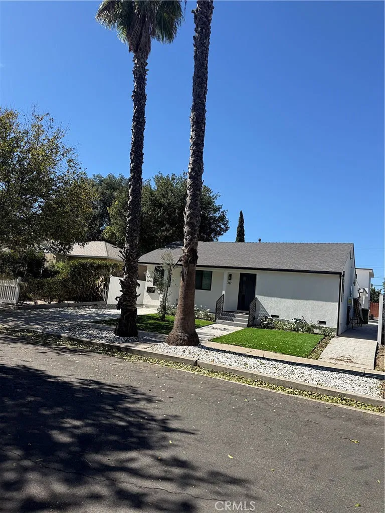 2 bed, 800 sqft, $3,200 — Photo 4