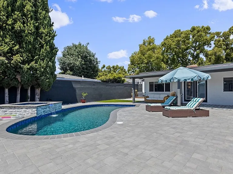 334 W Valencia Ave — Photo 34