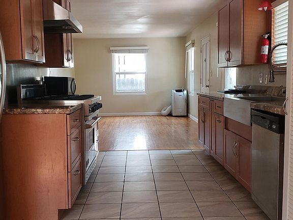 4th image of 1768 Oliver Ave