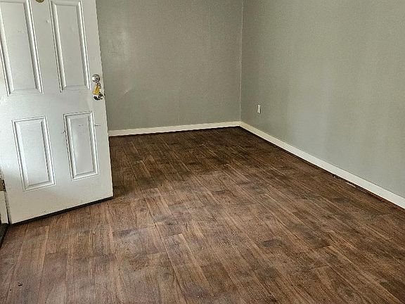5th image of 129 Edwards St