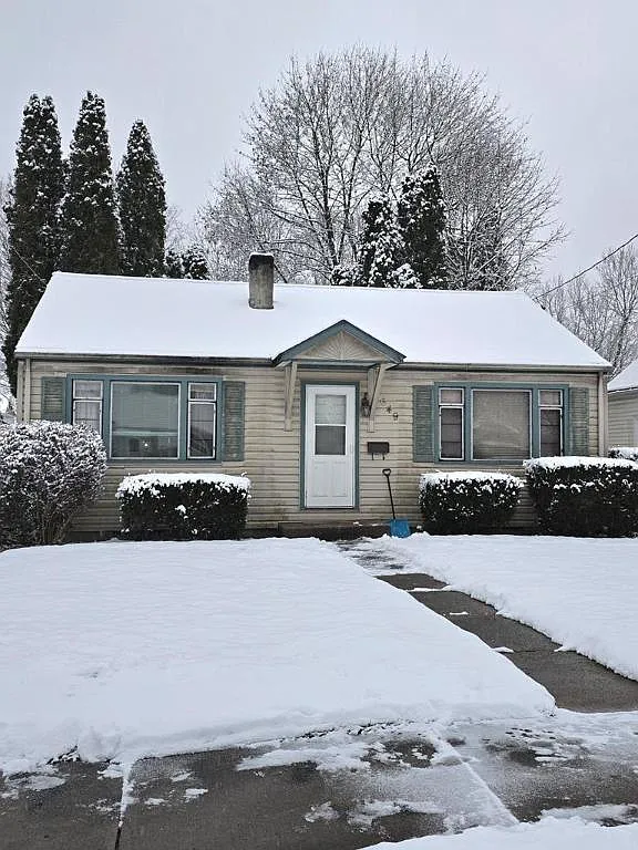 649 Newtown St photo 1
