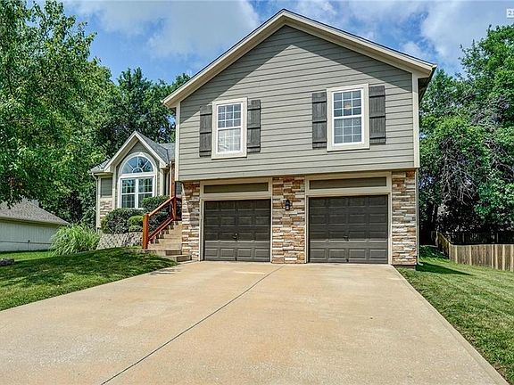2nd image of 632 SE James Ct