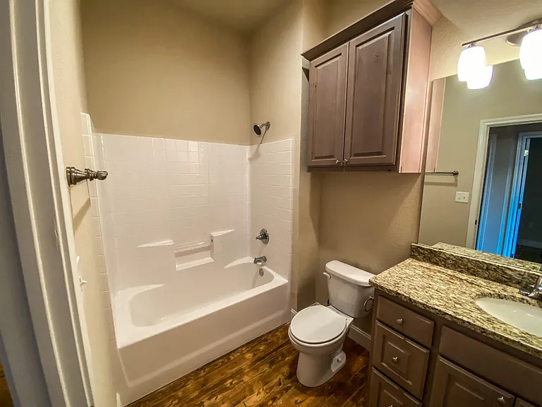700 Franklin Ave #14 — Photo 8