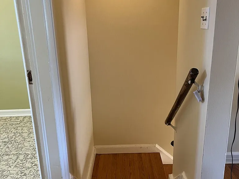 935 Castleton Ave — Photo 2