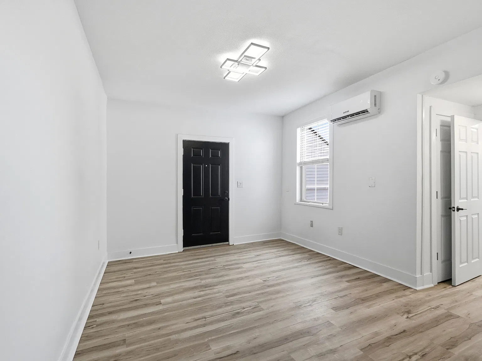3046 Obryon St — Photo 4
