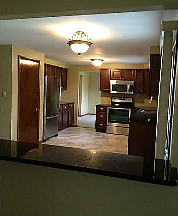 5th image of 1107 Bowen Dr E