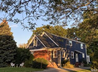 5 E Gouverneur Ave, Rutherford, NJ 07070