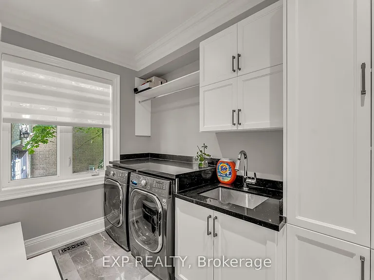 606 Lakeshore Rd W — Photo 16