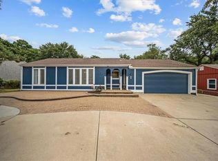 7314 W 75th St, Overland Park, KS 66204