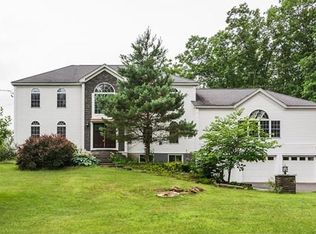 4 Robbs Ter, Lunenburg, MA 01462