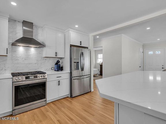 5th image of 49 Stratford Drive