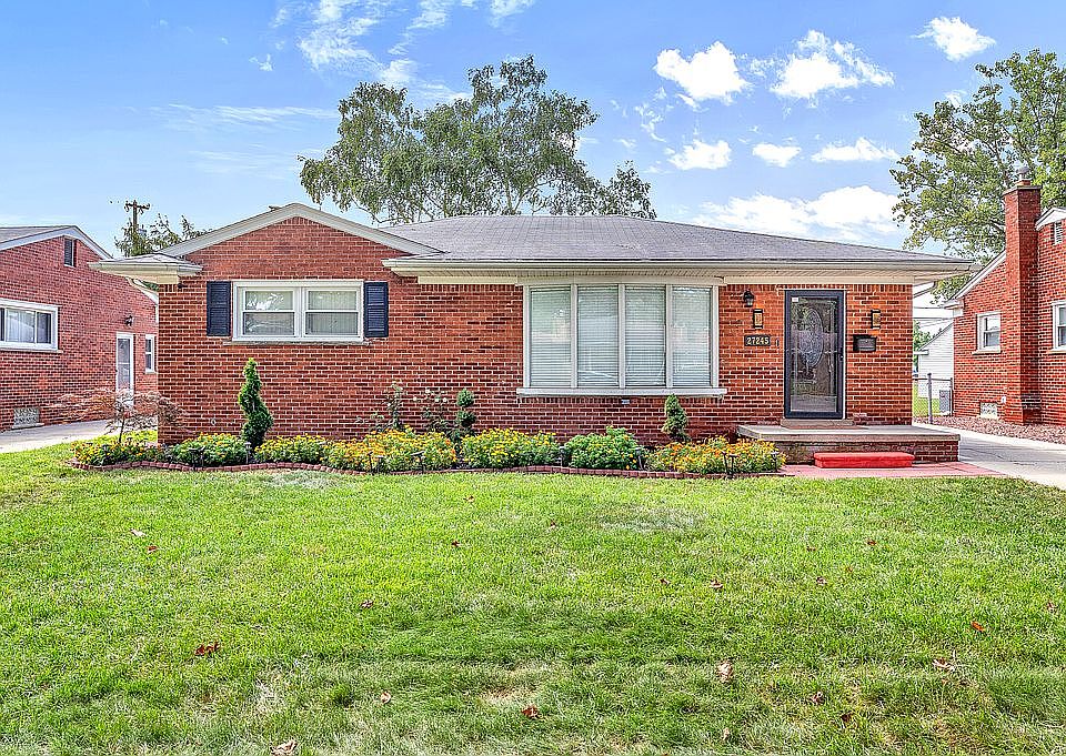 1st image of 27245 Clairview Dr