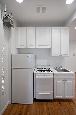 Rented by J. Lemle Real Estate | media 36