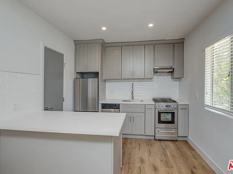 4140 Grand View Blvd #14 — Photo 4