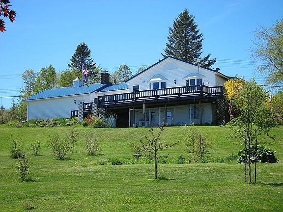 Huge deck, walk-out basement