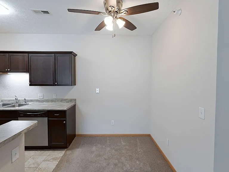 Gateway Park Apartments — Photo 77
