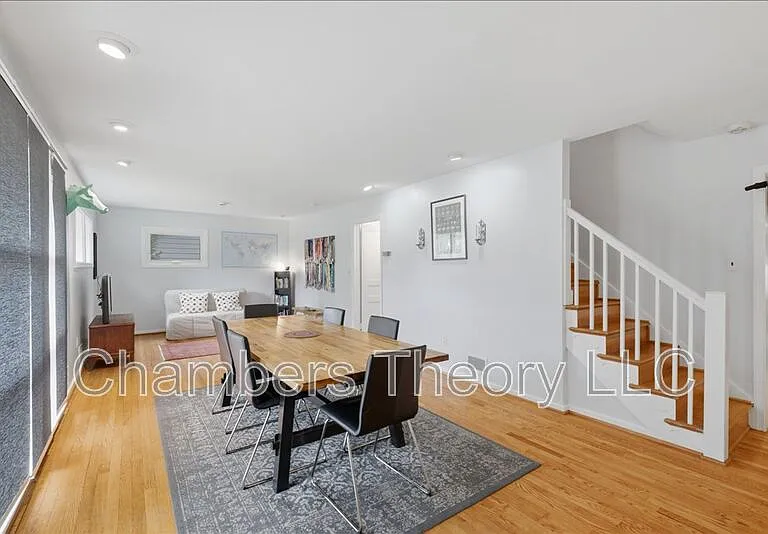 912 N Lexington St — Photo 3