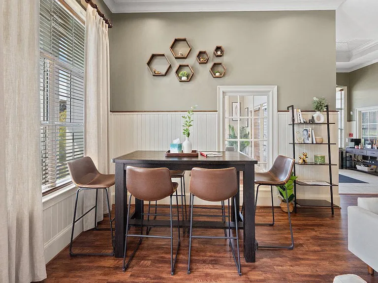 Centerville Manor Apartments — Photo 11