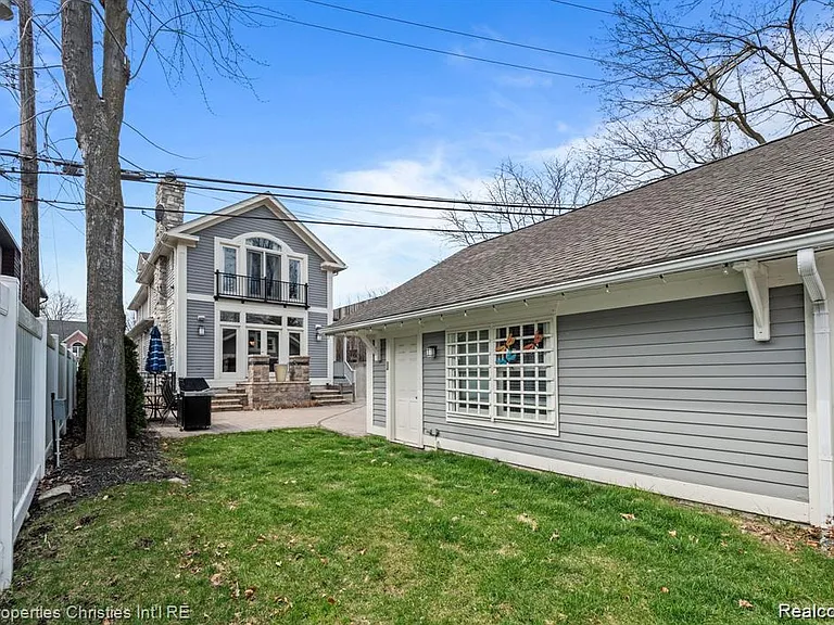 731 S Bates St — Photo 44