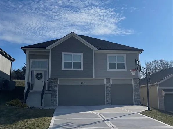 6737 Prairie Ln, Parkville, MO 64152