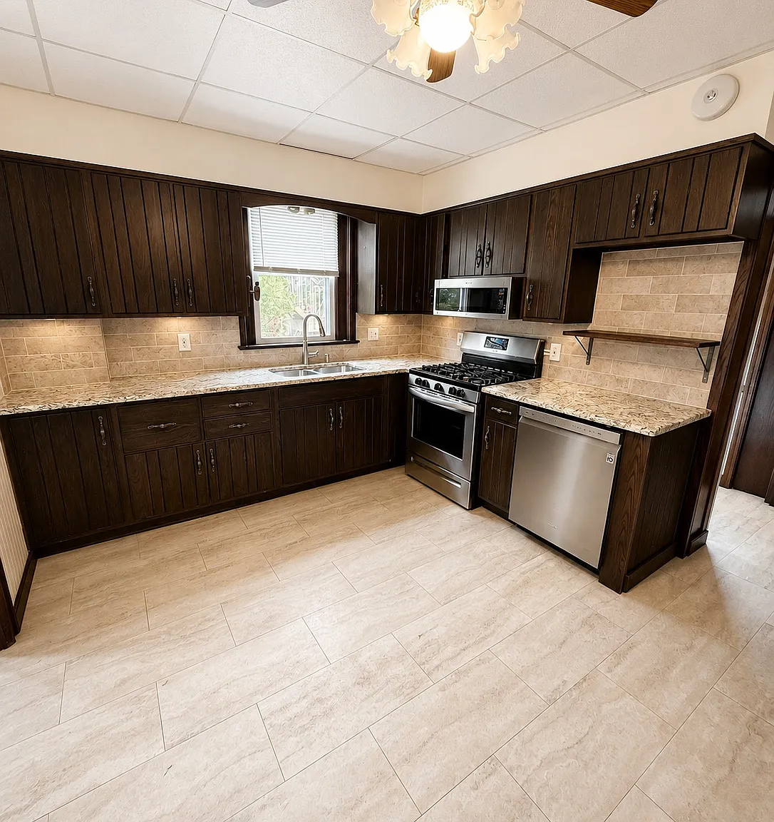 4 bed, 1.5 bath, 1494 sqft, $2,695 — Photo 2