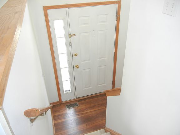 4th image of 817 Essex Cir #817