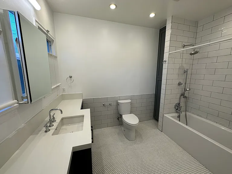 150 S Orange Dr — Photo 26
